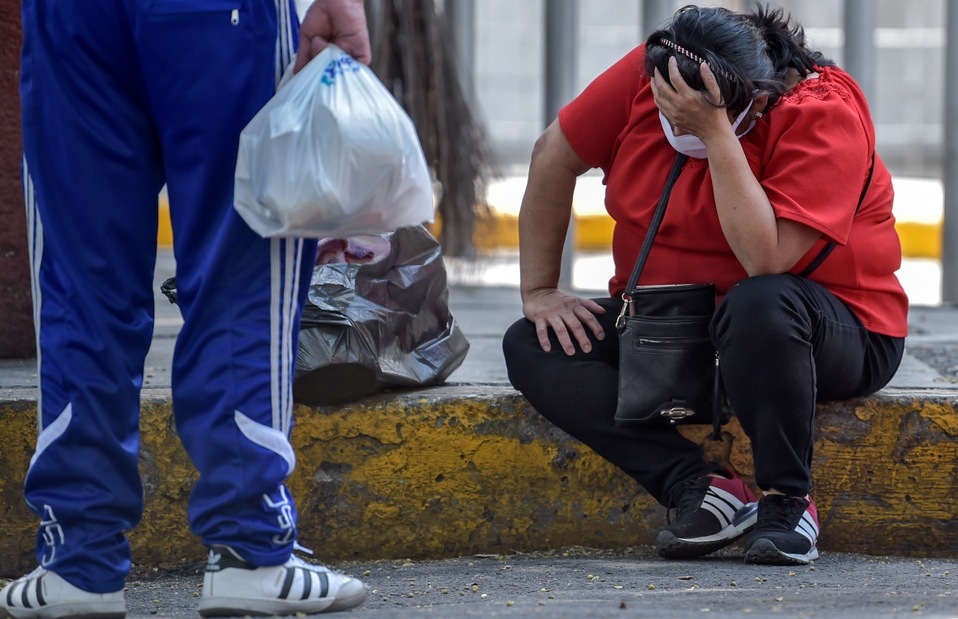 El uso de cubrebocas se ha hecho obligatorio en algunas entidades ante el coronavirus. (AFP)