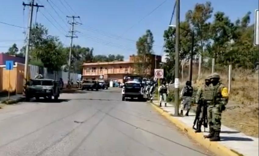 Flotando queda el cadáver de un hombre tras ser ejecutado en Texmelucan . (Especial)