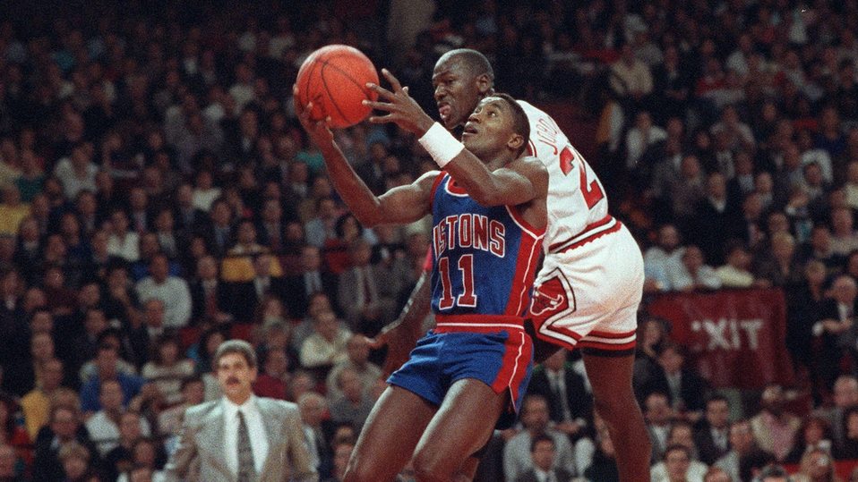 Isiah Thomas y Michael Jordan (AP)