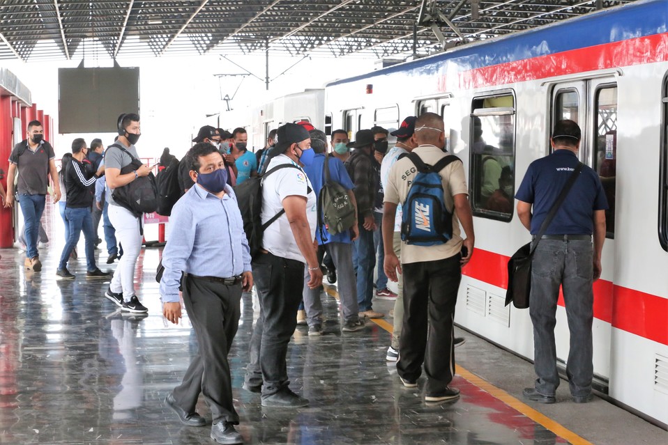 Metro en Nuevo León. (Foto: Raúl Palacios)