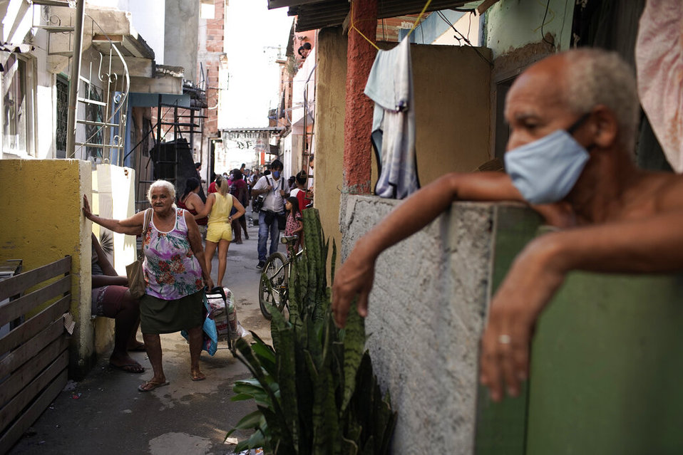 Las trabajadoras del hogar son de los sectores más afectados por la pandemia. (AP)