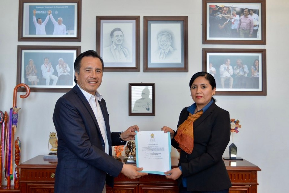 El gobernador del estado, Cuitláhuac García, junto con María Guadalupe Arguelles. (Foto: Isabel Zamudio)