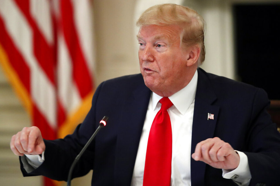 El presidente Donald Trump anunció que busca levantar confinamiento por coronavirus. (AP)