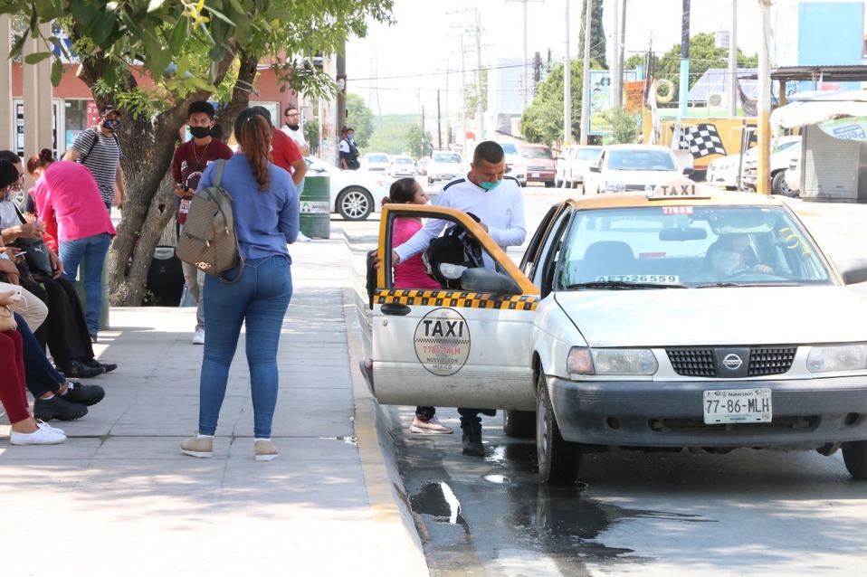 Con la reducción de las rutas urbanas, los taxis de app mostraron un incremento en su uso. Foto: Leonel Rocha.