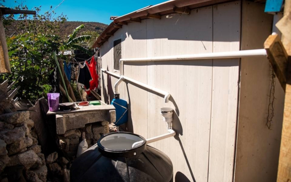 La instalación de estos sistemas permite acceder a más de 90 litros de agua diarios por familia (Cortesía)