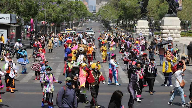Marchan artistas urbanos piden apoyos ante crisis por covid-19