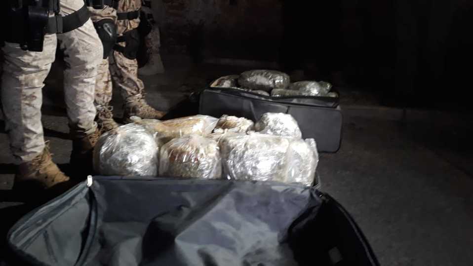 Oficiales de Tlaquepaque reportaron maletas con marihuana en la colonia López Cotilla (Martín Patiño Segura)