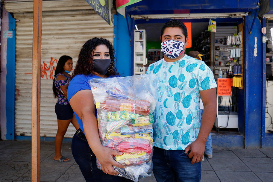 Regalan bolos en Lerdo. (Rolando Riestra)