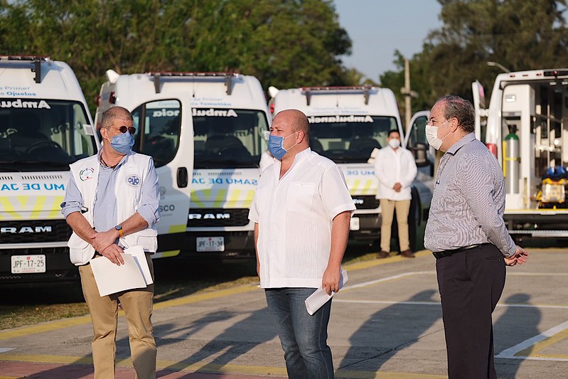 Enrique Alfaro entregó a municipios ambulancias e insumos médicos (cortesía)