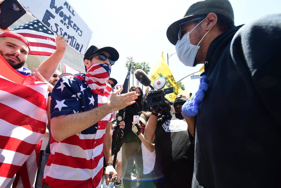 Protestas en California ante medidas contra el coronavirus. (AFP)
