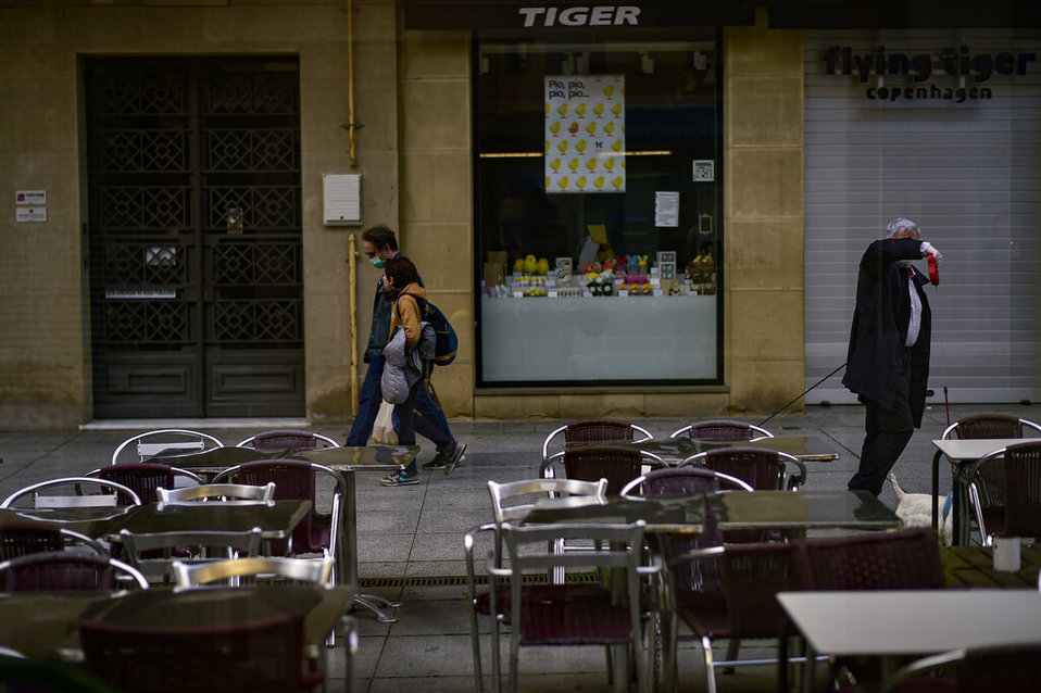 La recuperación económica en España será en forma de “V” asimétrica. (AP)