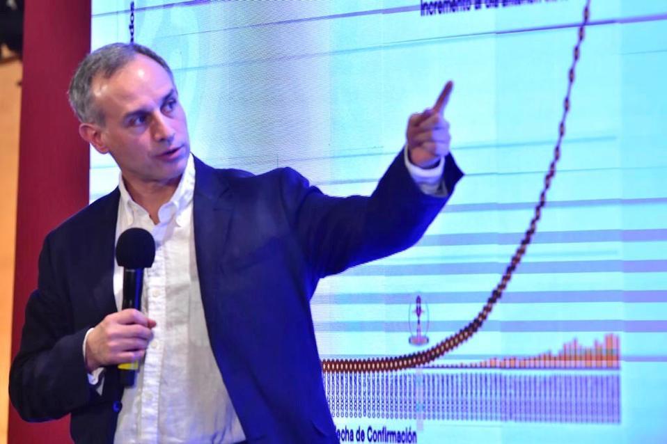 Hugo López-Gatell durante el informe de coronavirus el 2 de mayo. (Especial)