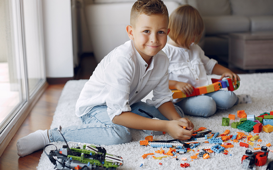Con Lego Education se ha fomentado la forma de jugar incluyendo movimiento a las creaciones, a través de robótica. (Cortesía Freepik)