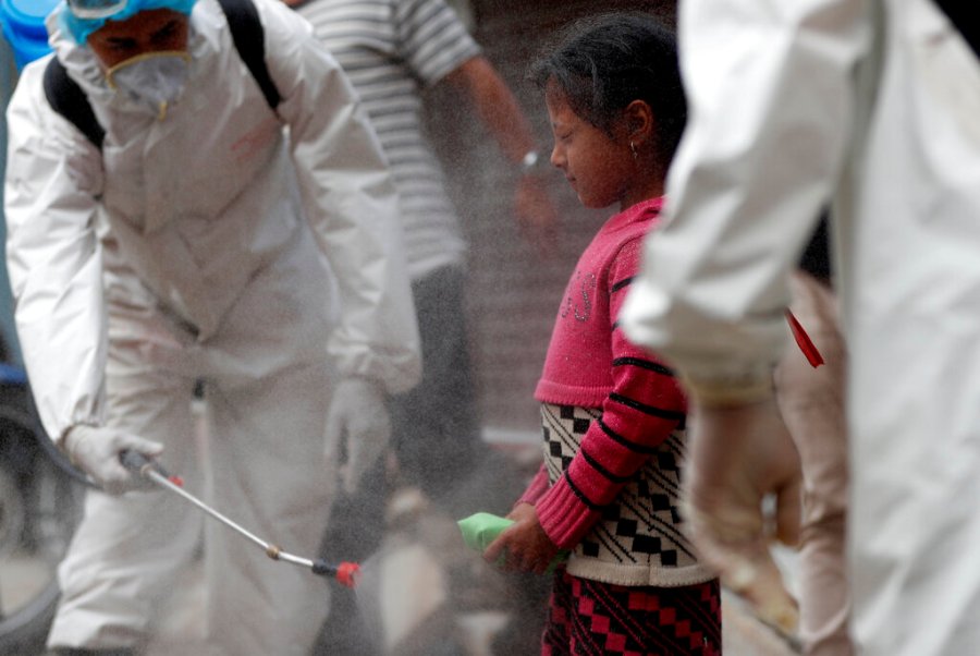 El nuevo coronavirus ha provocado al menos 243 mil 637 muertos en el mundo. (AP)