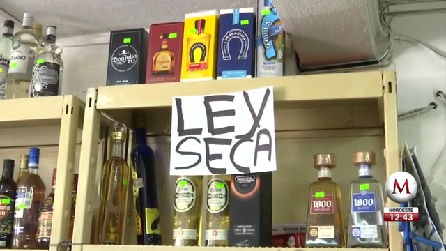 Con letreros, cintas y periódicos, tienditas ahuyentan a consumidores de alcohol en CdMx