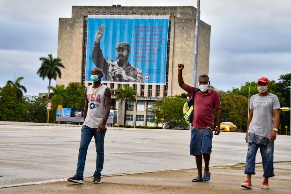 Cuba supera el medio centenar de muertes por covid-19, con mil 337 positivos. (AFP)