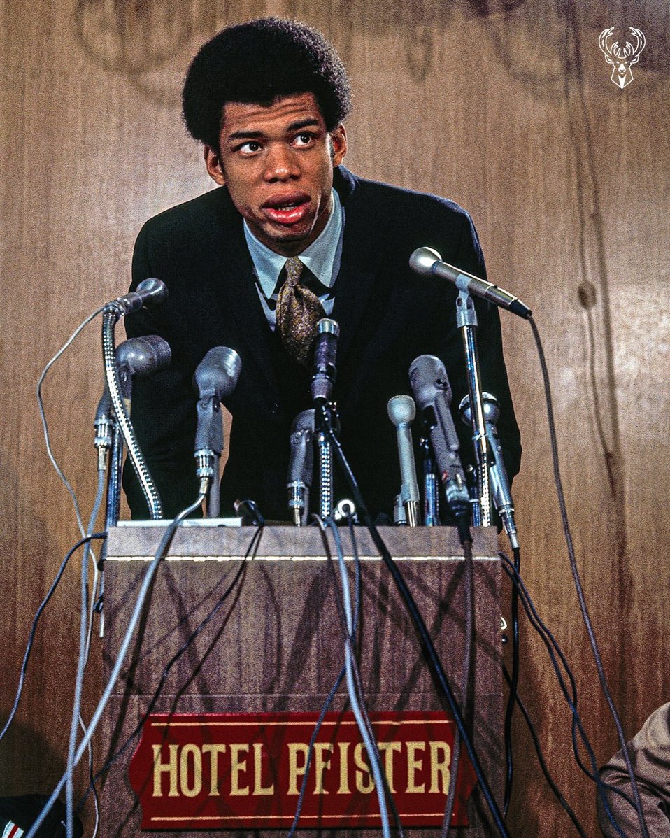 Kareem Abdul-Jabbar, leyenda de la NBA (Twitter @Bucks)
