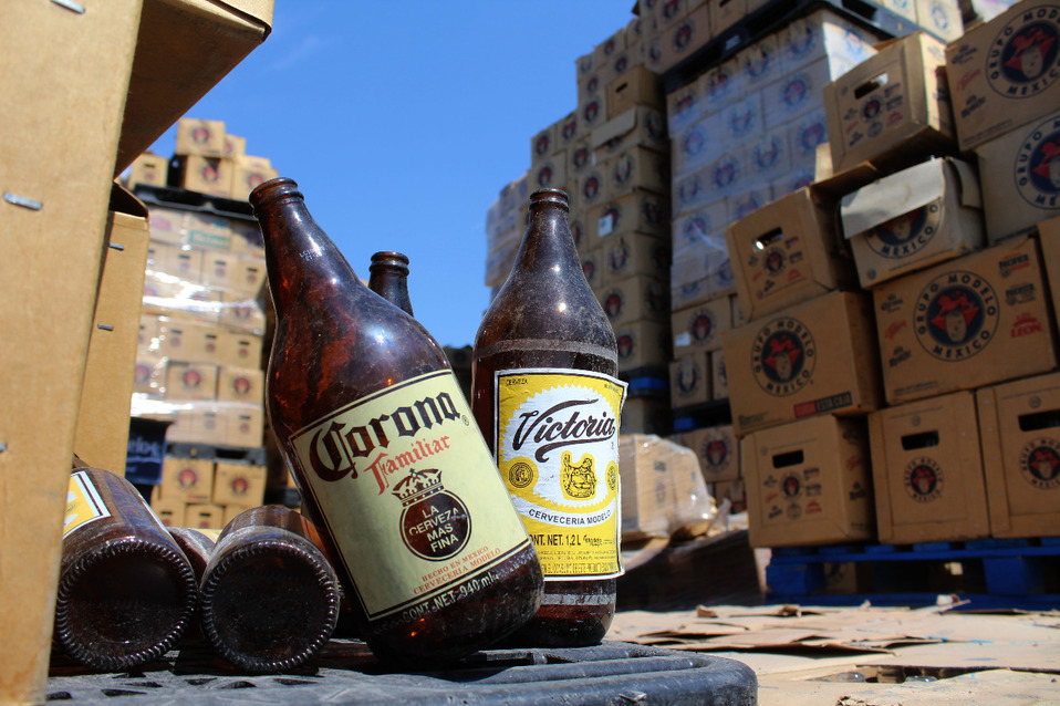 Preocupa aglomeración de cajas de cerveza en Central de Abastos. Dany Béjar