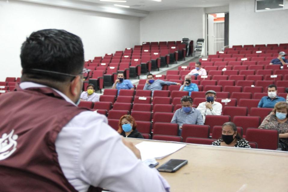 Tiangusitas durante la reunión con las autoridades de la alcaldía. (Leonardo Lugo)