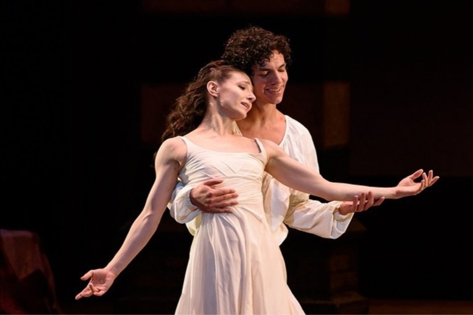 La bailarina rumana Alina Cojocaru y el jalisciense Isaac Hernández.(Instagram)