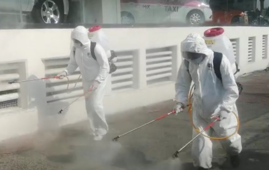 Desinfectan avenida Cuauhtémoc por covid-19 en CdMx. | César Velázquez