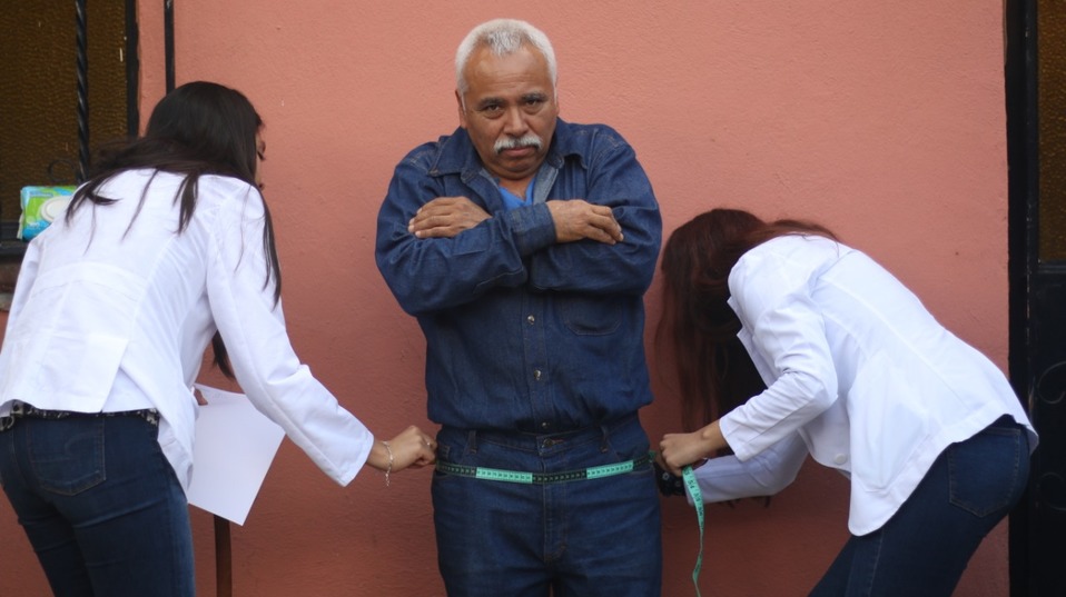 Especialistas recomiendan cuidar a adultos mayores durante la contingencia por covid-19. (Especial)