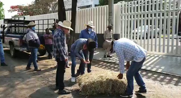 El grupo inició la protesta frente a la sede de la Segarpa. (Foto: Óscar Rodríguez)