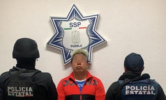 A José Juan N., alias “El Palafox” se le encontraron 74 dosis de un polvo blanco con las características propias de la cocaína y una arma de fuego. (E