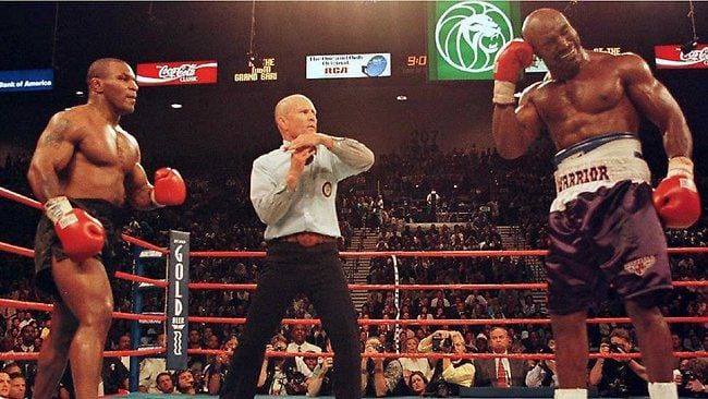 Mills Lane, el réferi que descalificó a Mike Tyson por 'mordelón' (couriermail.com)