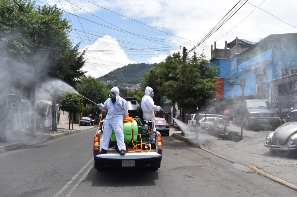 Personal de Magdalena Contreras desinfectas calles en zonas de riesgo de alto contagio.