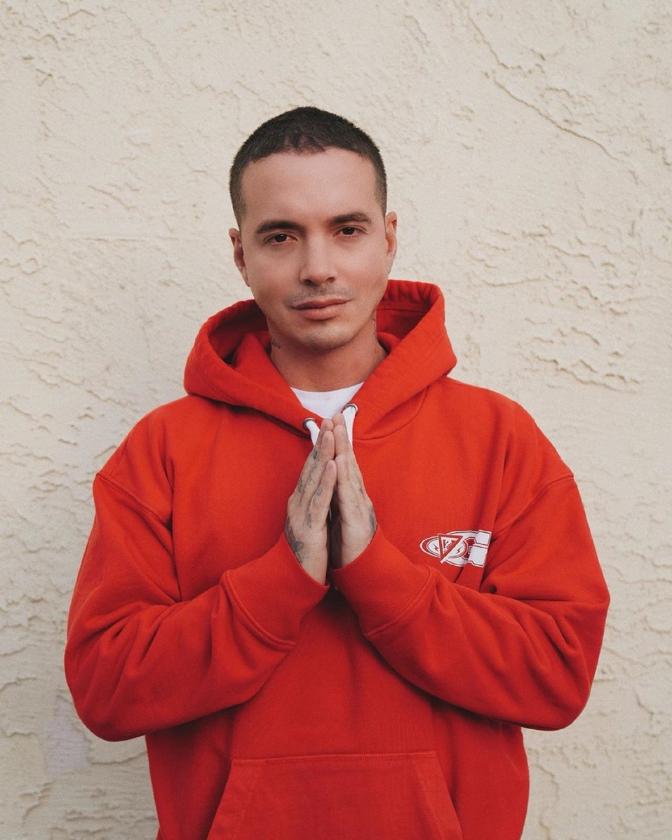 J Balvin provocó indignación cuando promocionó mascarillas con su logotipo en plena cuarentena (Instagram).