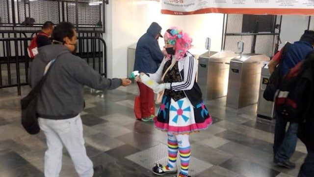 'Que no te cargue el payaso': Metro de CdMx lanza campaña contra coronavirus