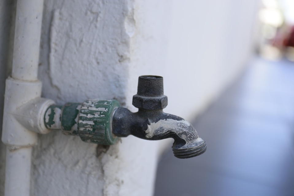 La escasez de agua en diferentes sectores habitacionales de Lerdo es un tema trascendental y más durante una pandemia. (Rolando Riestra)