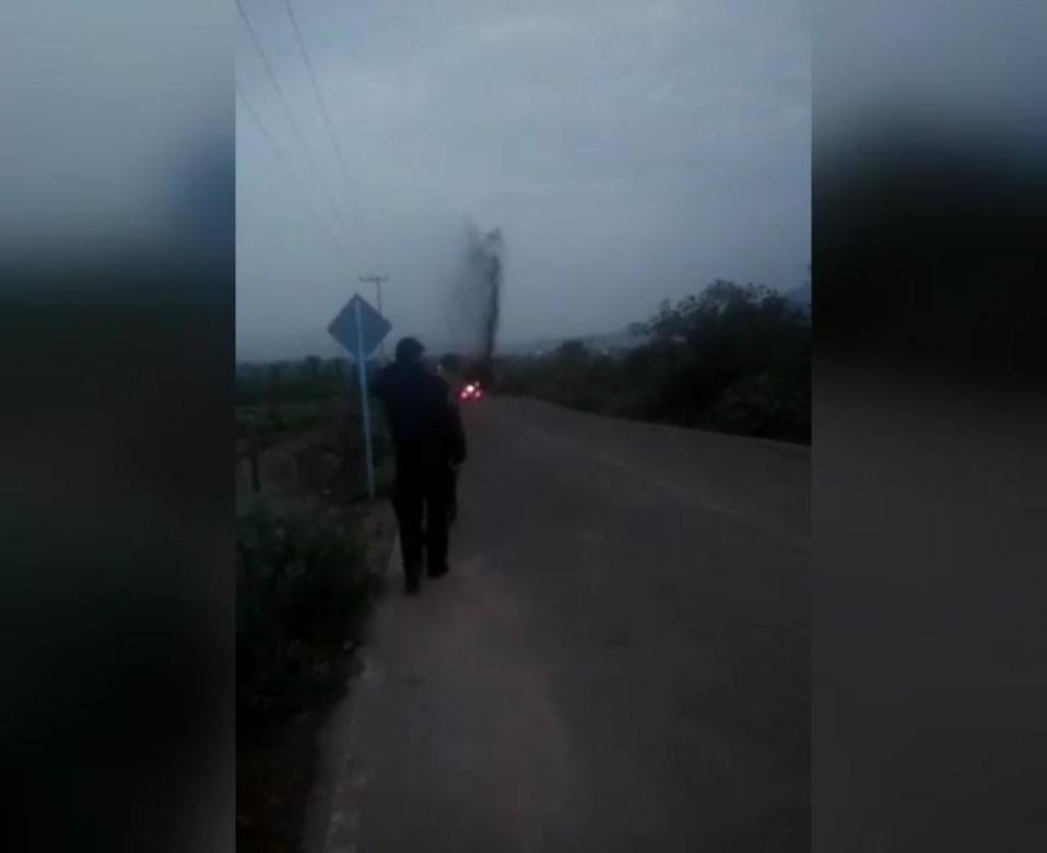 Fuga de petróleo alcazaba los 10 metros de altura. (Cortesía)