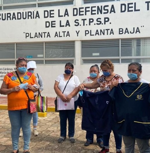 Las funcionarias esperan el pago de su salario. (Foto: Isabel Zamudio)