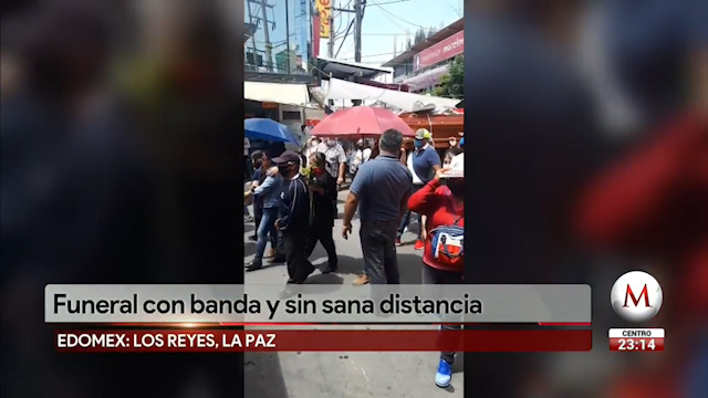 Funeral con banda musical y sin sana distancia en Los Reyes, La Paz