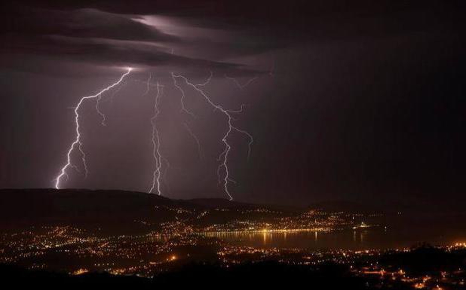 Lluvias con descargas eléctricas