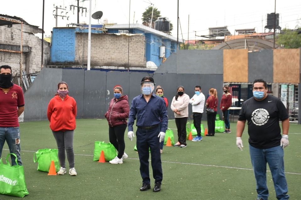 Medallistas Olímpicos mexicanos dan despensas a personas vulnerables (Cortesía)