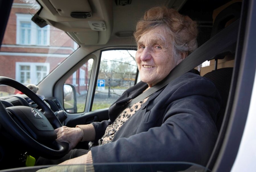 “No le tengo miedo. Manejo mi camioneta sola”, comentó. (AP)