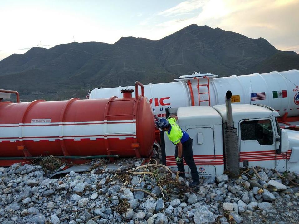 El deslave provocó que se impactaran vehículos a la altura de Casa Blanca, dejando un saldo de 15 conductores afectados. Foto: Especial