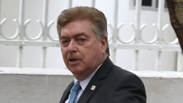 Fiscalía de Baja California catea casa del ex gobernador Francisco Vega