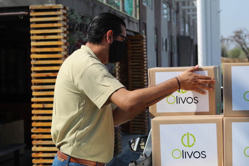 Con treinta cajas de productos de la canasta básica, Los Olivos contribuyó al Banco de Alimentos. (Especial)