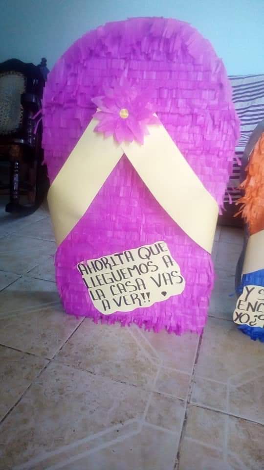 Crean piñata de chancla por día de las madres