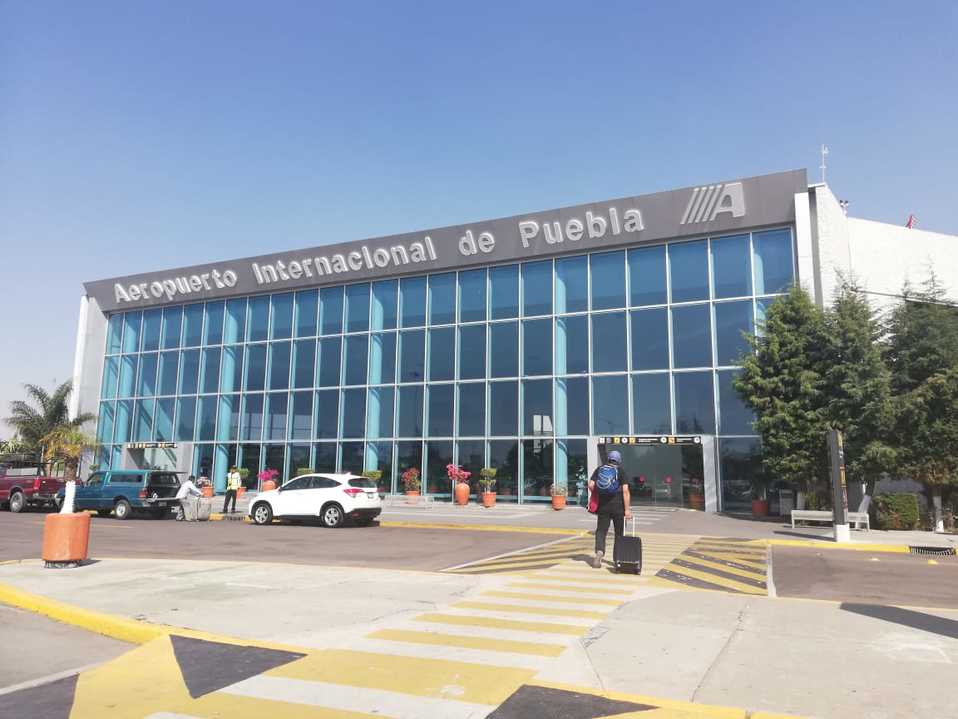 La operadora de la terminal aérea poblana detalló que las afectaciones por la contingencia generada por el coronavirus son generales. (Verónica López)