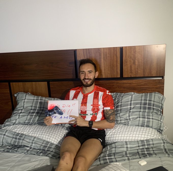 Carlos Guzmán envió un mensaje a su mamá previo al encuentro de la eLiga MX (Twitter @CarGuzman5)