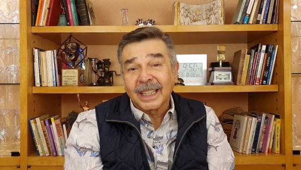 El comediante publicó un video para aclarar el rumor de su muerte (Twitter).