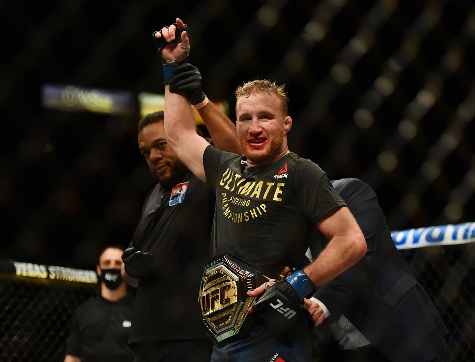 Justin Gaethje acaba con Tony Ferguson en pelea estelar de UFC 249 (Reuters)