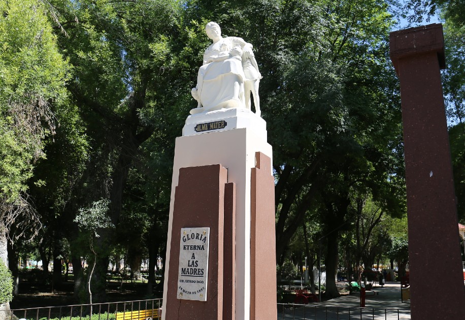 Lerdo se convirtió el primero en el país en contar con un monumento dedicado a la madre. (Rolando Riestra)