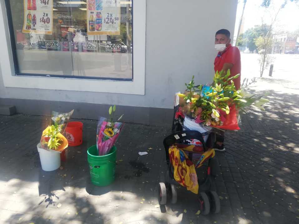 El Día de las Madres la venta de flores, reporta pérdidas del 60 % por coronavirus. (Josefina Ruíz)