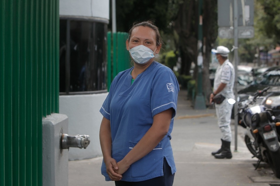 Desde hace 35 días, Miroslava Vargas no puede ver  a sus hijos, por dedicarse de tiempo completo a atender pacientes de covid-19. (Ariana Pérez)